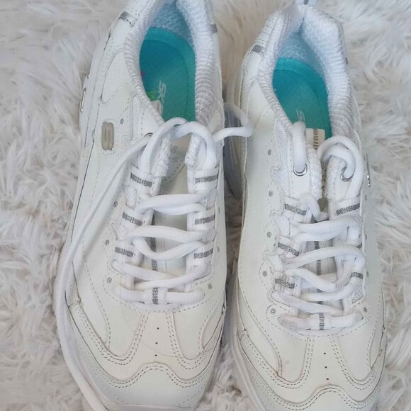 White Fresh Start Skechers D'Lites 6.5 WIDE FIT Air-Cooled Memory Foam NEW - Picture 2 of 10